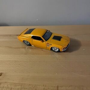 Jada Toys 1970 Ford Mustang Scale 1:24 Die-cast Classic Yellow Car